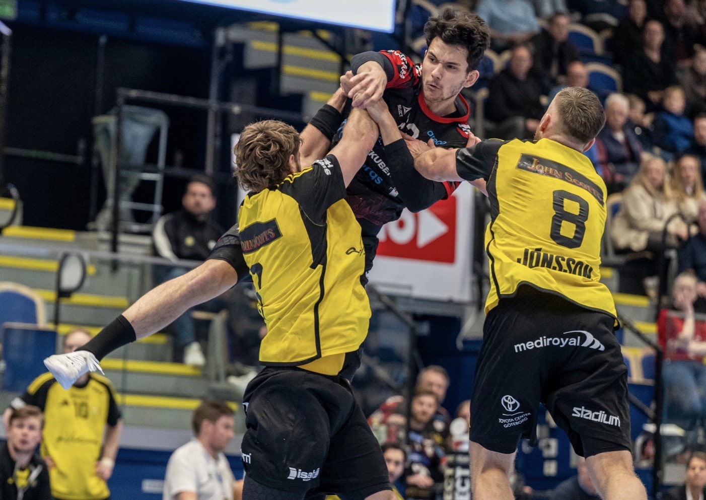 Vinst i Partille och matchboll för HKM